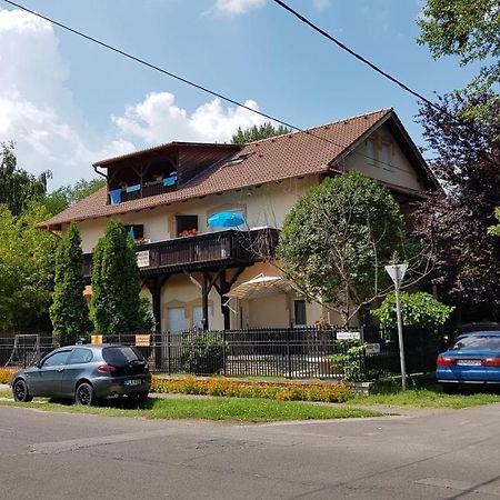 Hotel Mészöly Vendégház Siófok Exterior foto