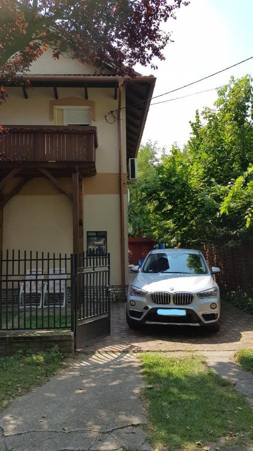 Hotel Mészöly Vendégház Siófok Exterior foto