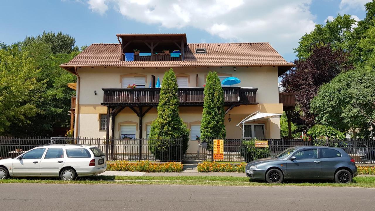 Hotel Mészöly Vendégház Siófok Exterior foto